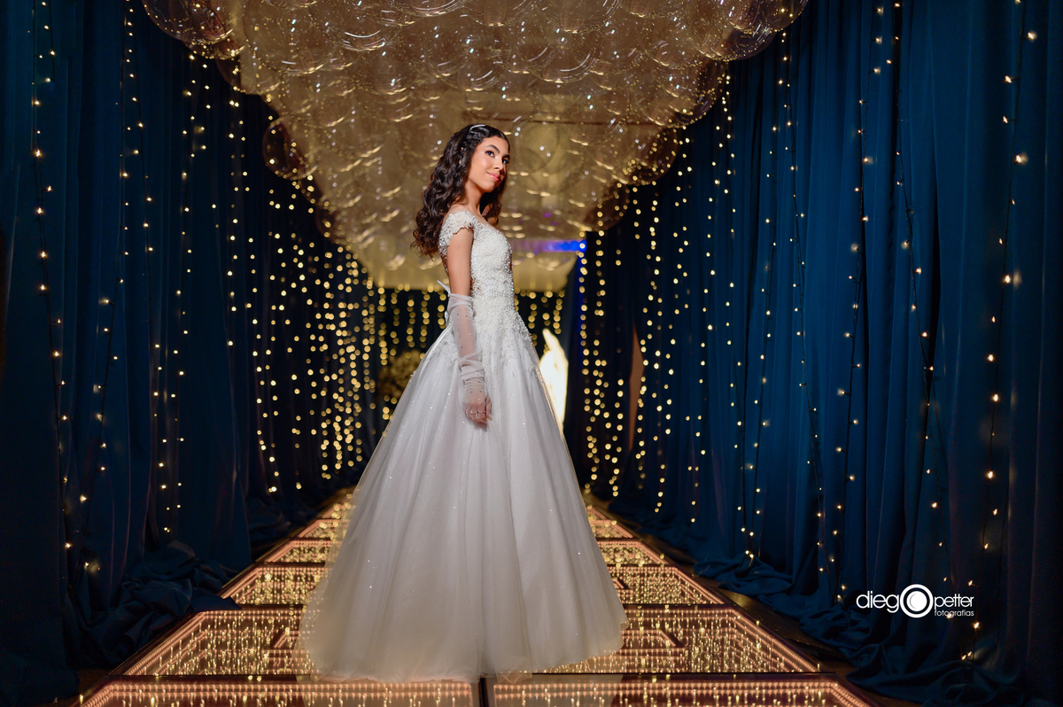 debutante posando para foto