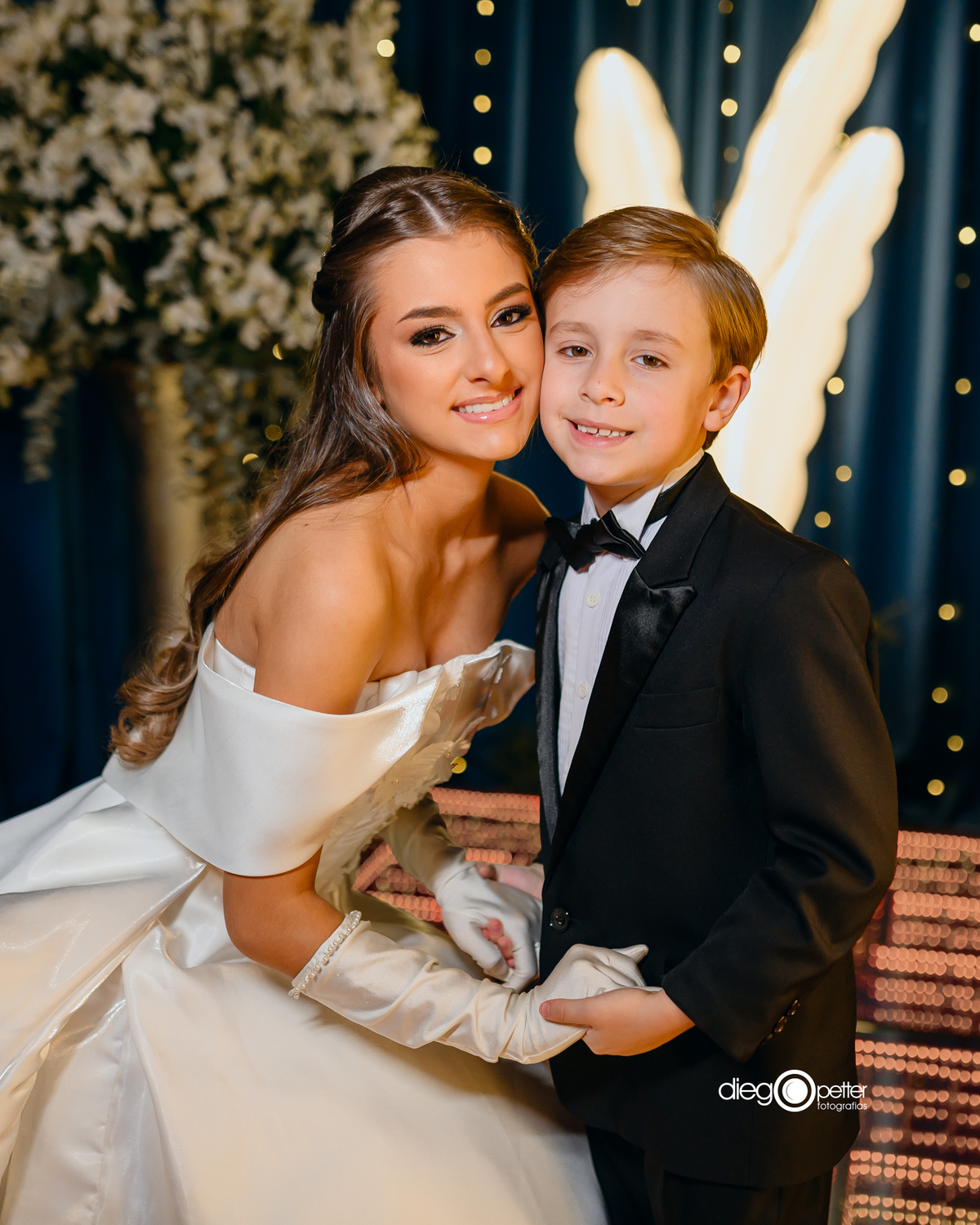 Helena Teixeira Santos e seu irmão no baile das debutantes de soledade/rs