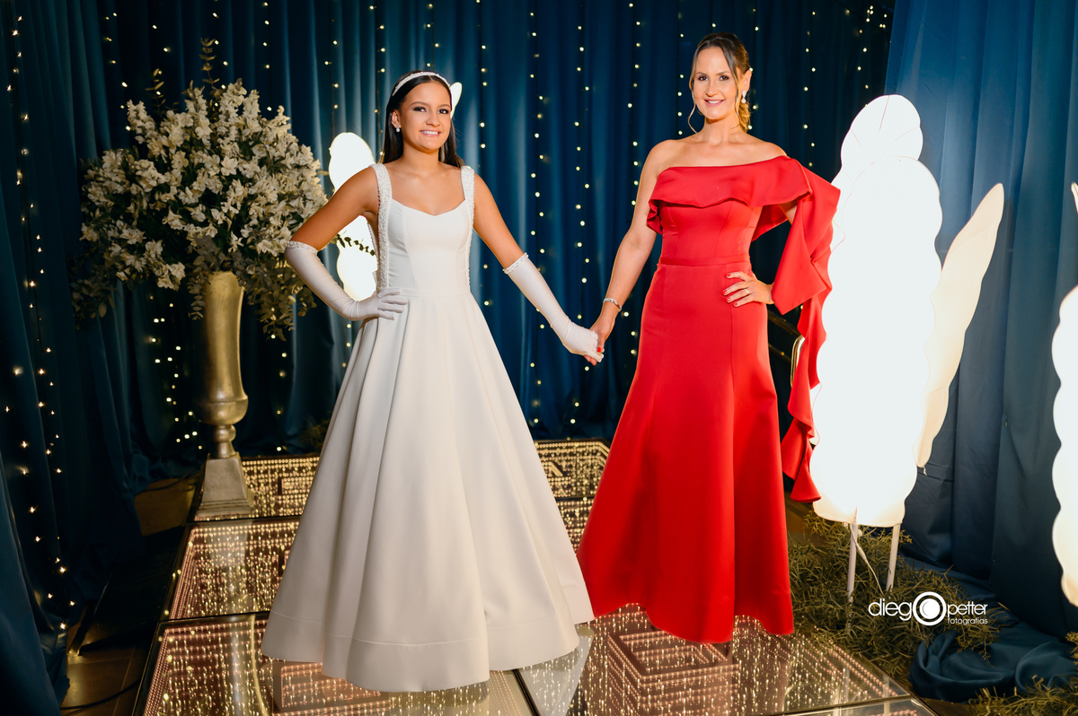 JULIA BRUM TEIXEIRA e sua filha no baile das debutantes