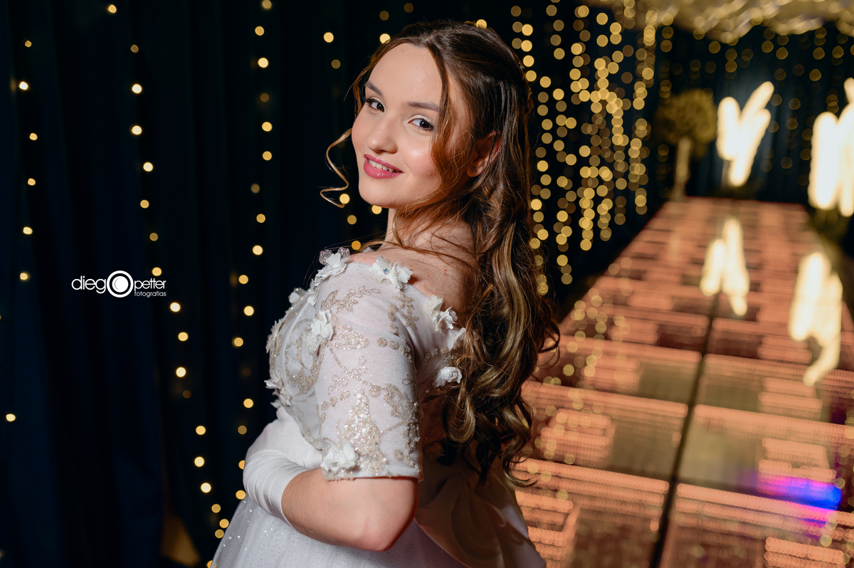 debutante no corredor de led