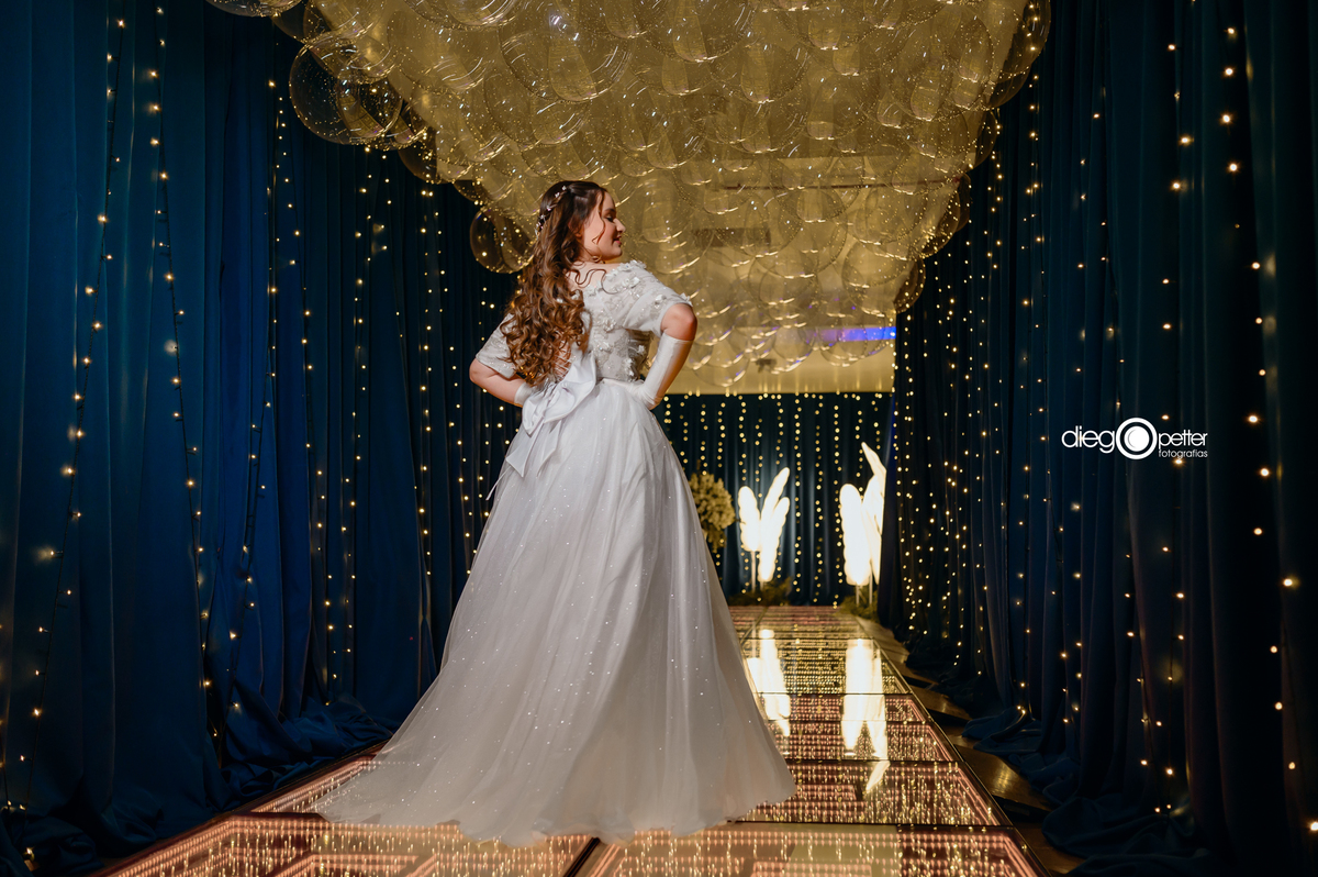 debutante em baile de gala vestido