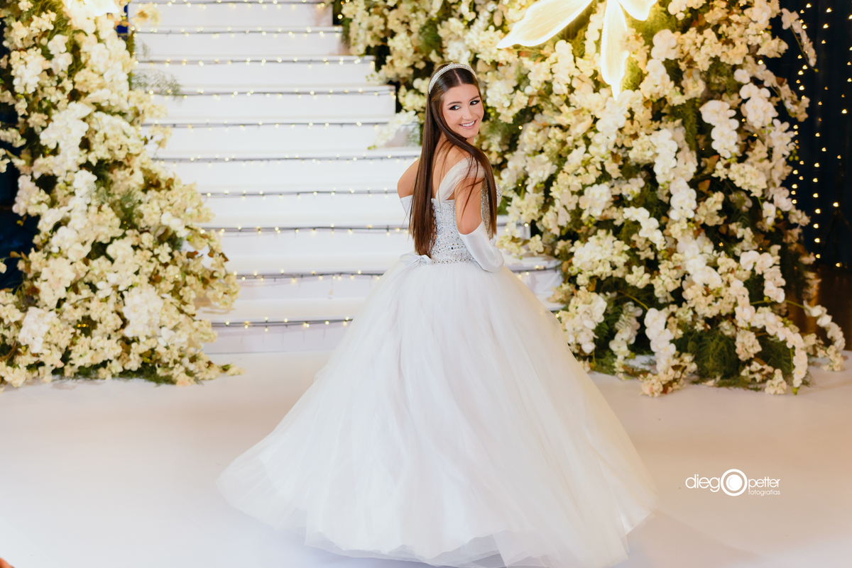 debutante em baile de gala vestido