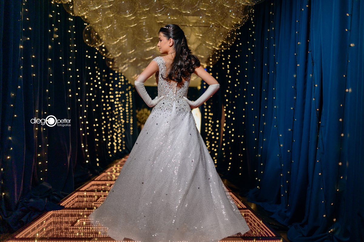 vestido debutante em baile de gala