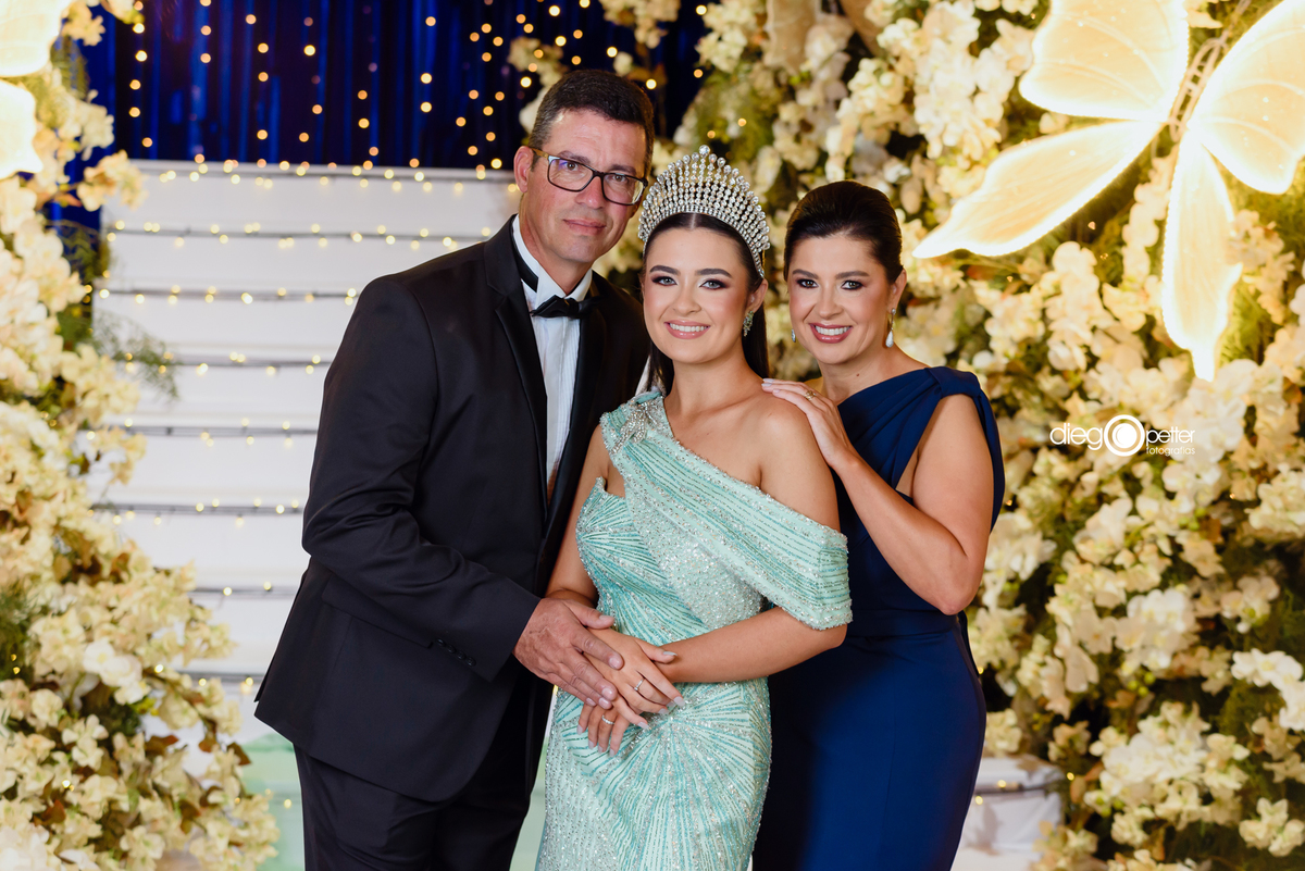 rainha do clube comercial de soledade com a família