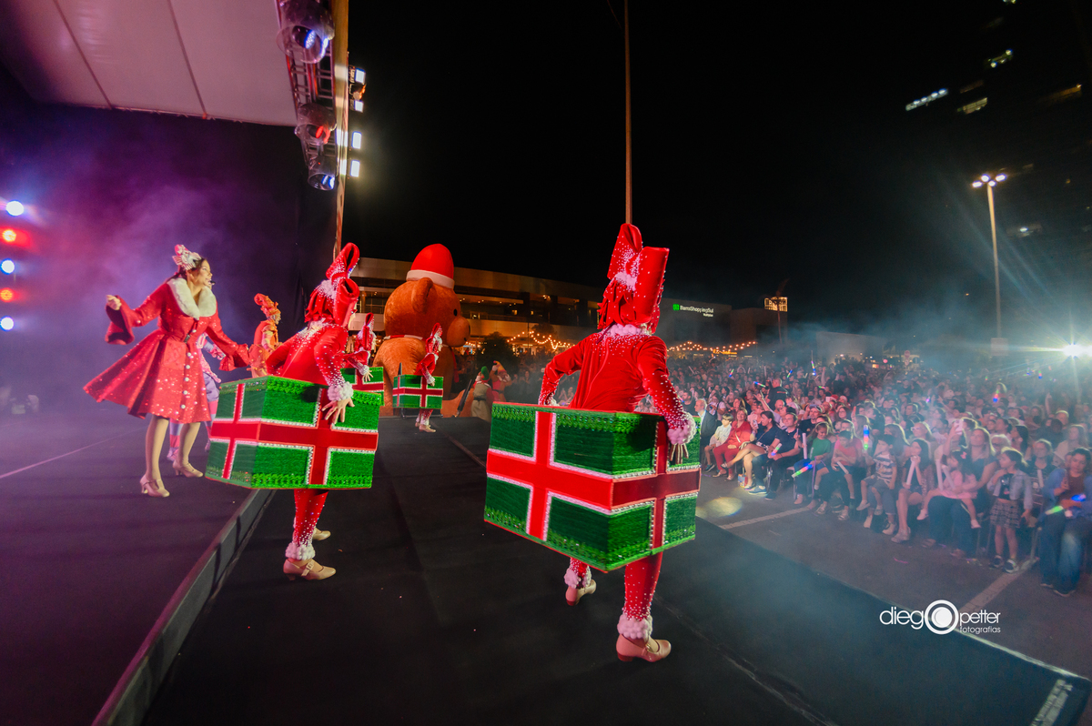 espetáculo de natal Max Oliveira no barrashoppingsul 