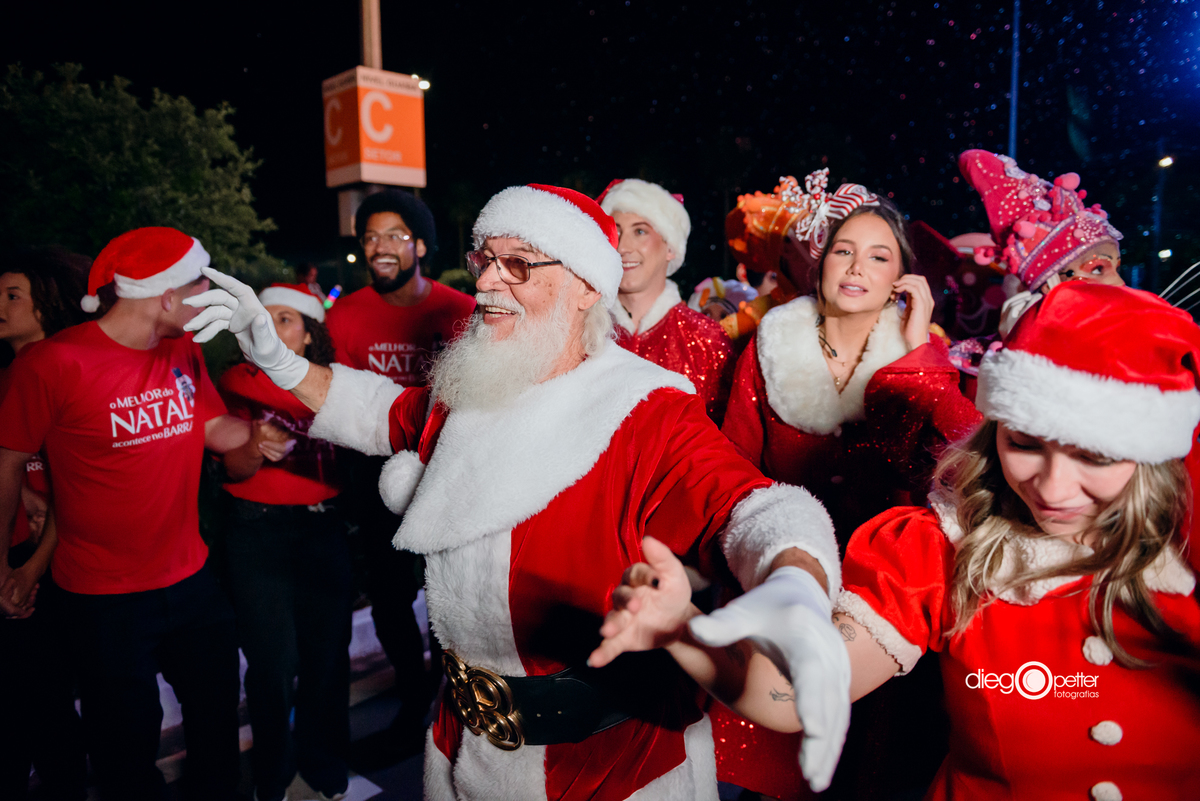 papai noel na multidão 