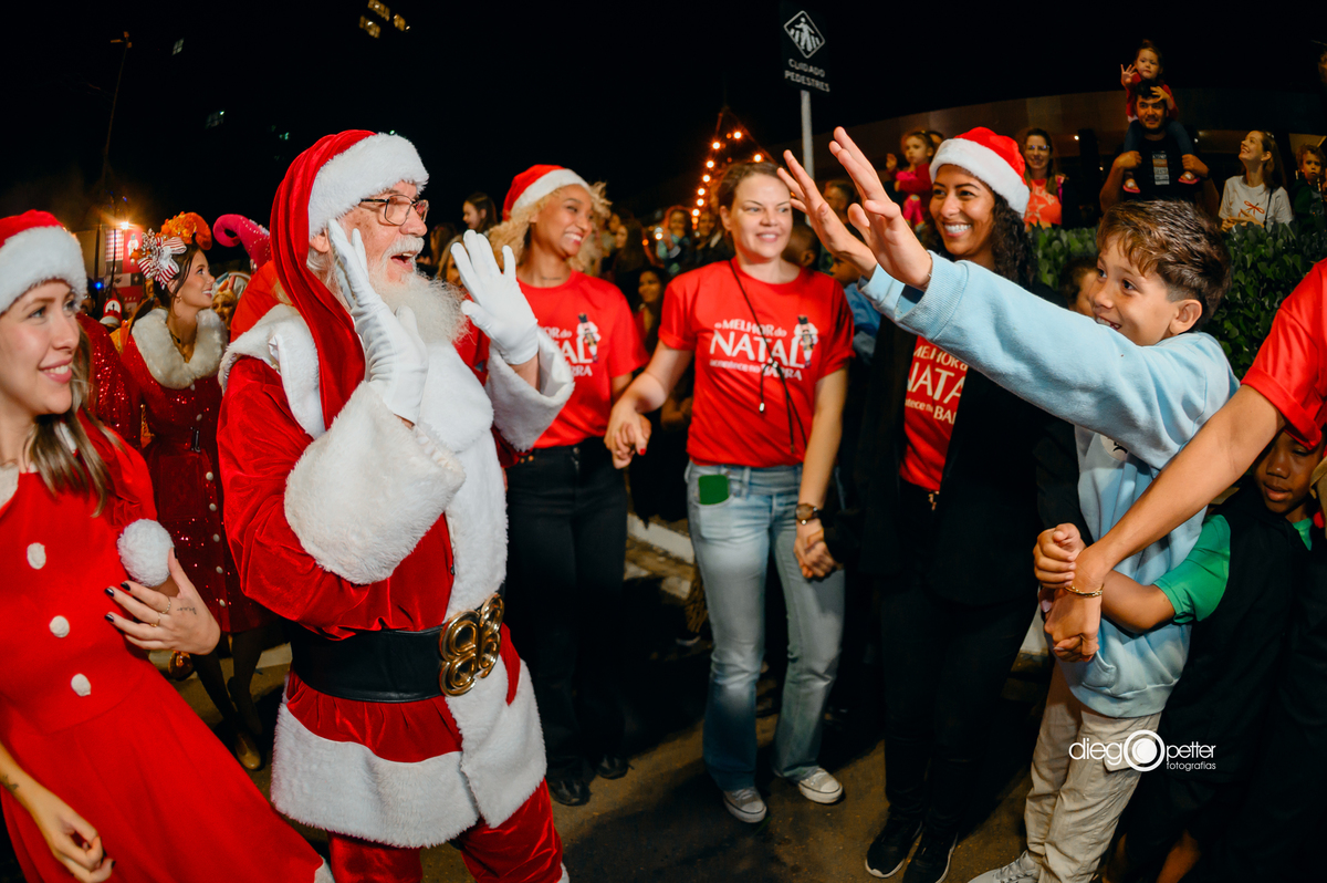 papai noel cumprimentando