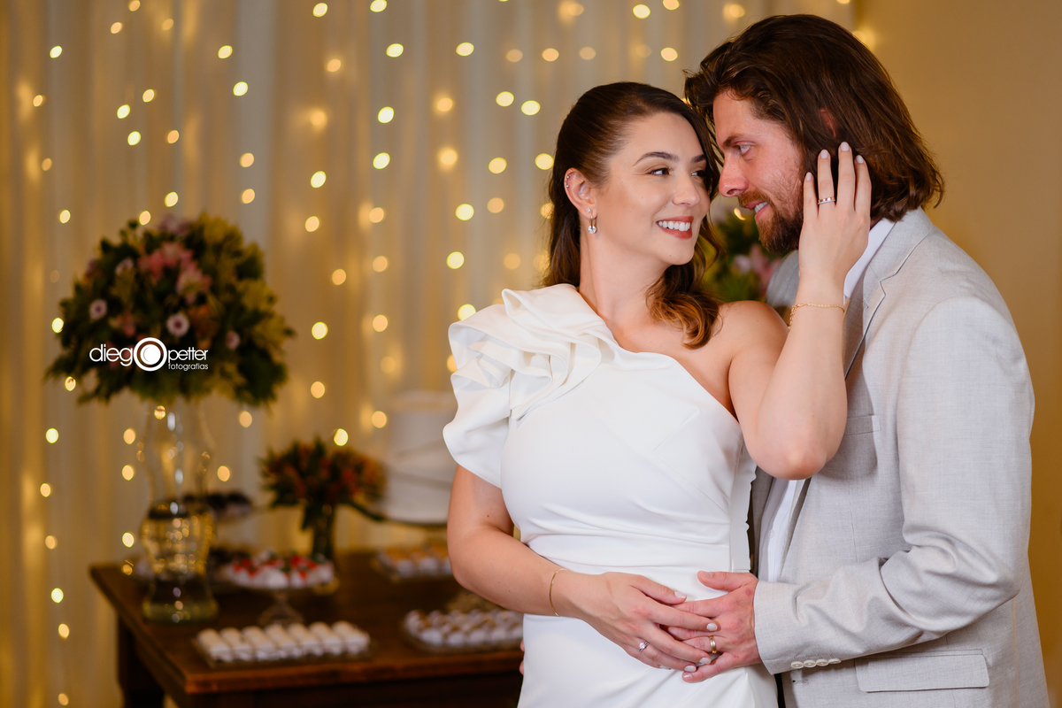 noiva em foto linda com noivo