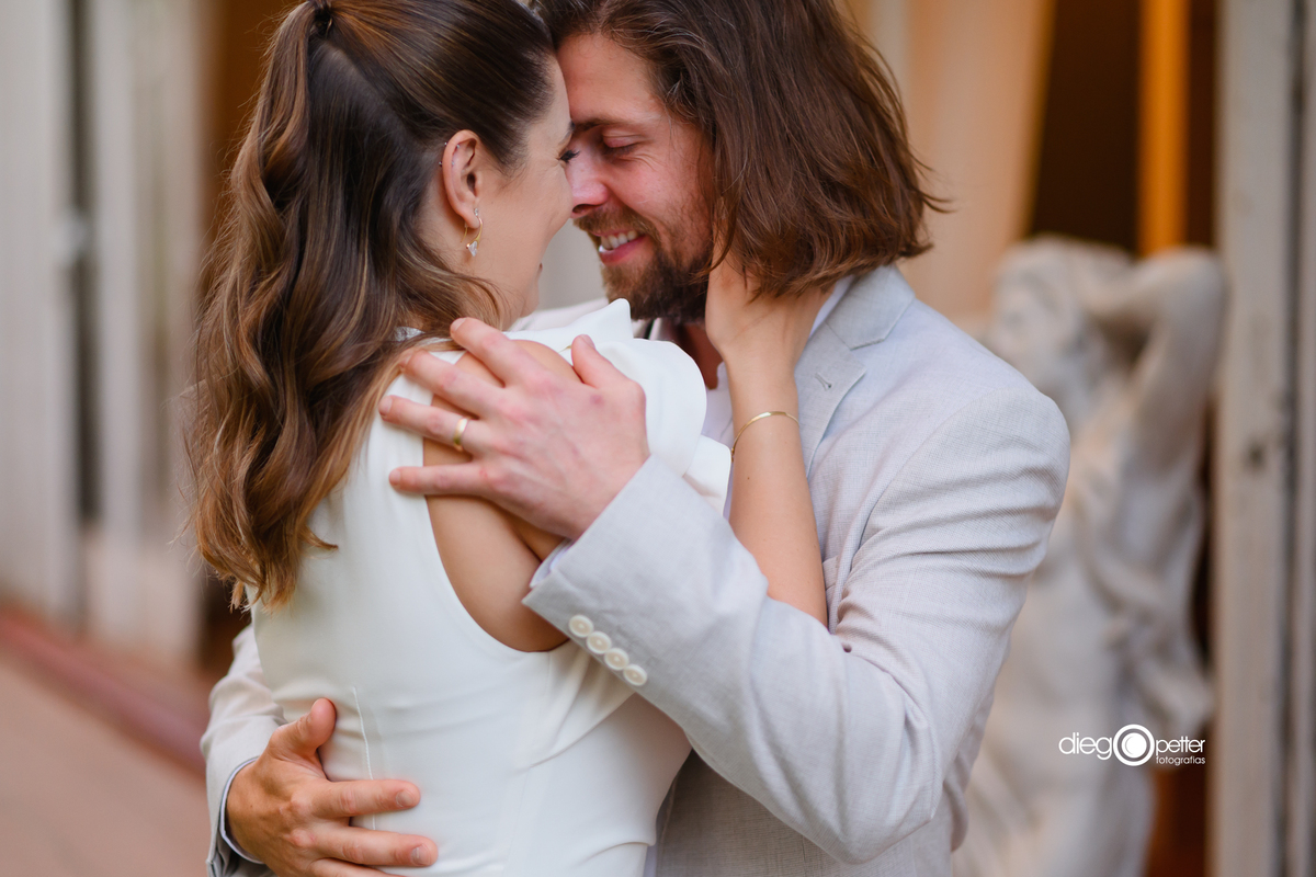 noivos em foto casamento