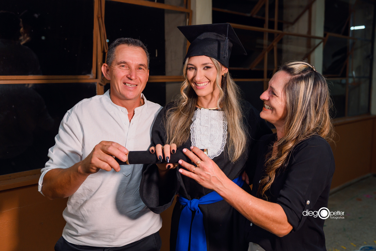 Laura Porto Carvalho e família na formatura