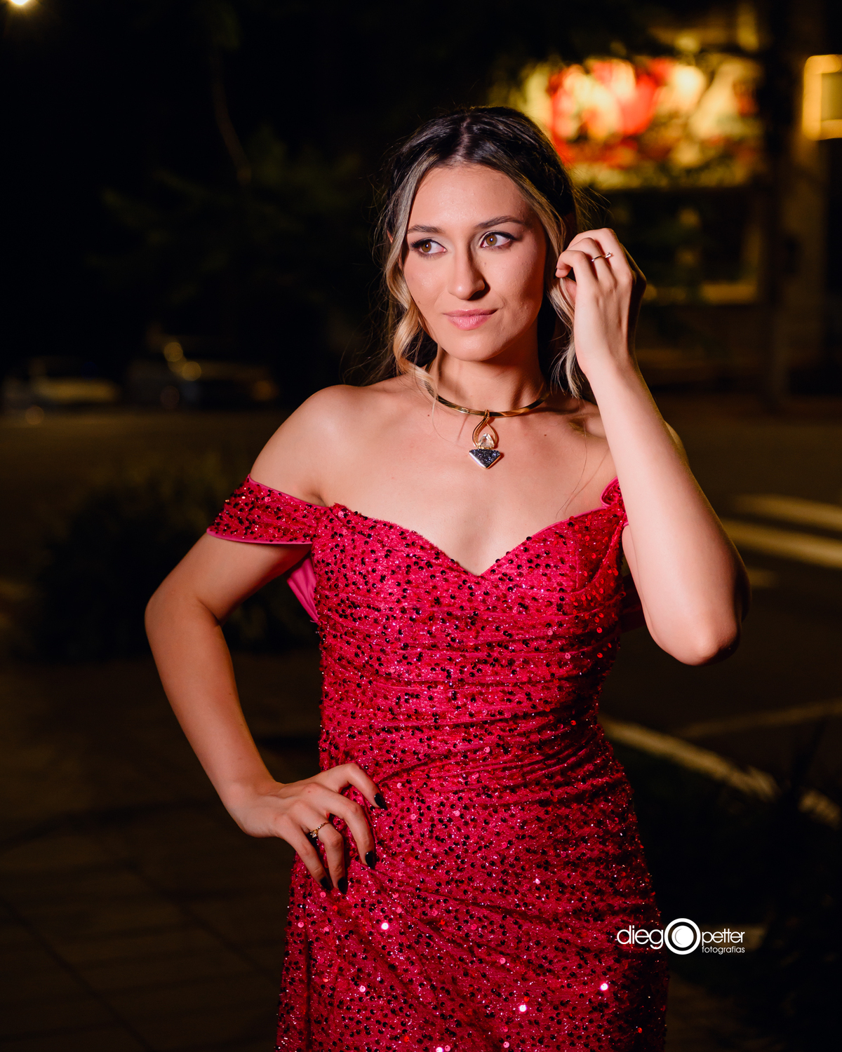 foto com vestido de formatura na praça municipal de soledade