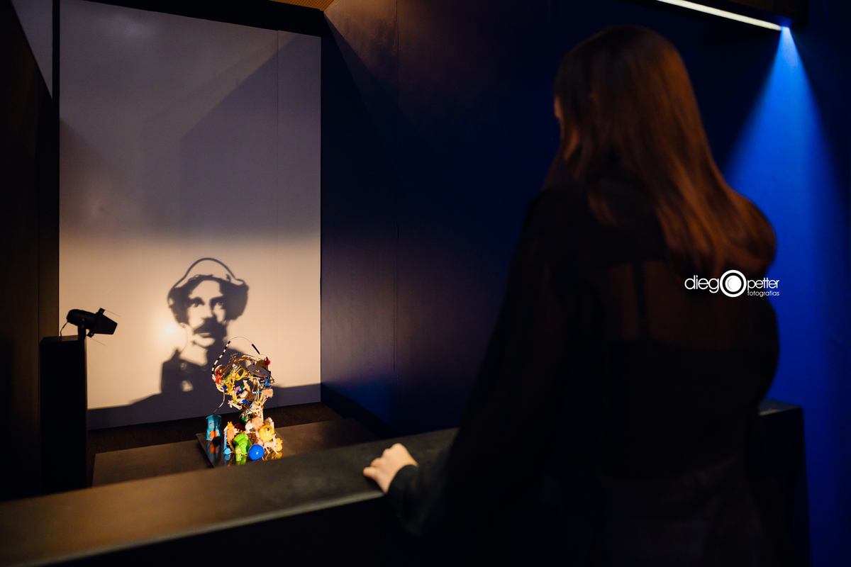 projeção de luz gerando outro formato