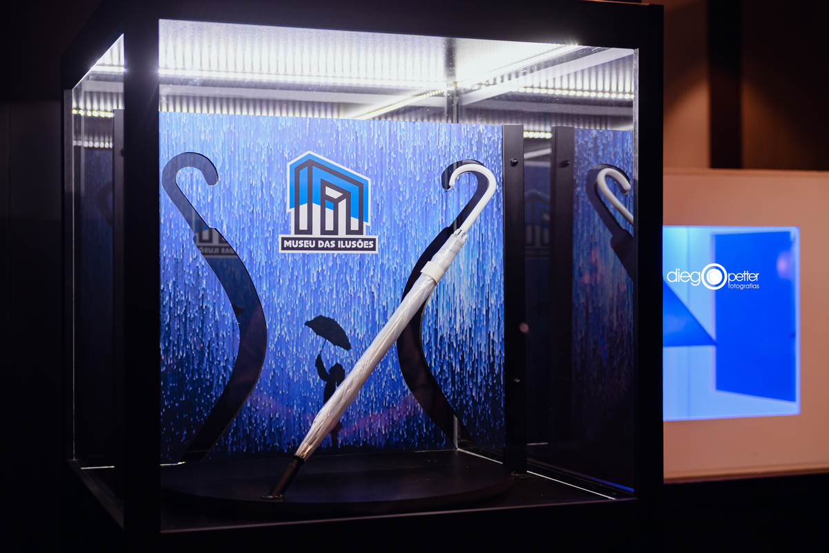 caixa com guarda chuva