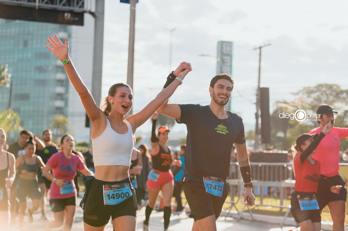 casal chegada vibrante na 41 maratona poa 21 km 14900