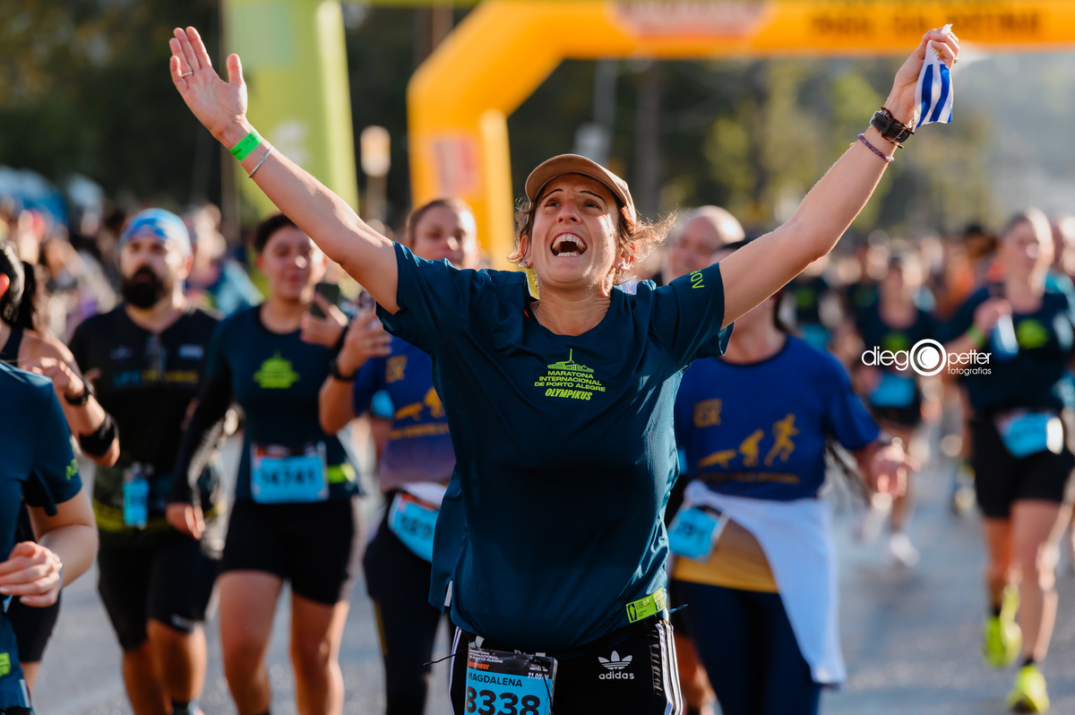 corredor de chegada maratona 21 km