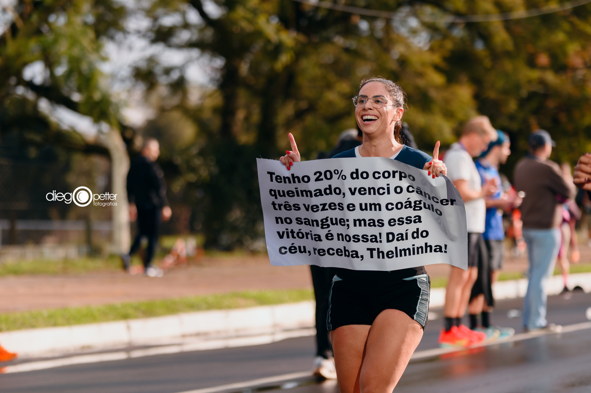 chegada 41ª maratona porto alegre homenagem