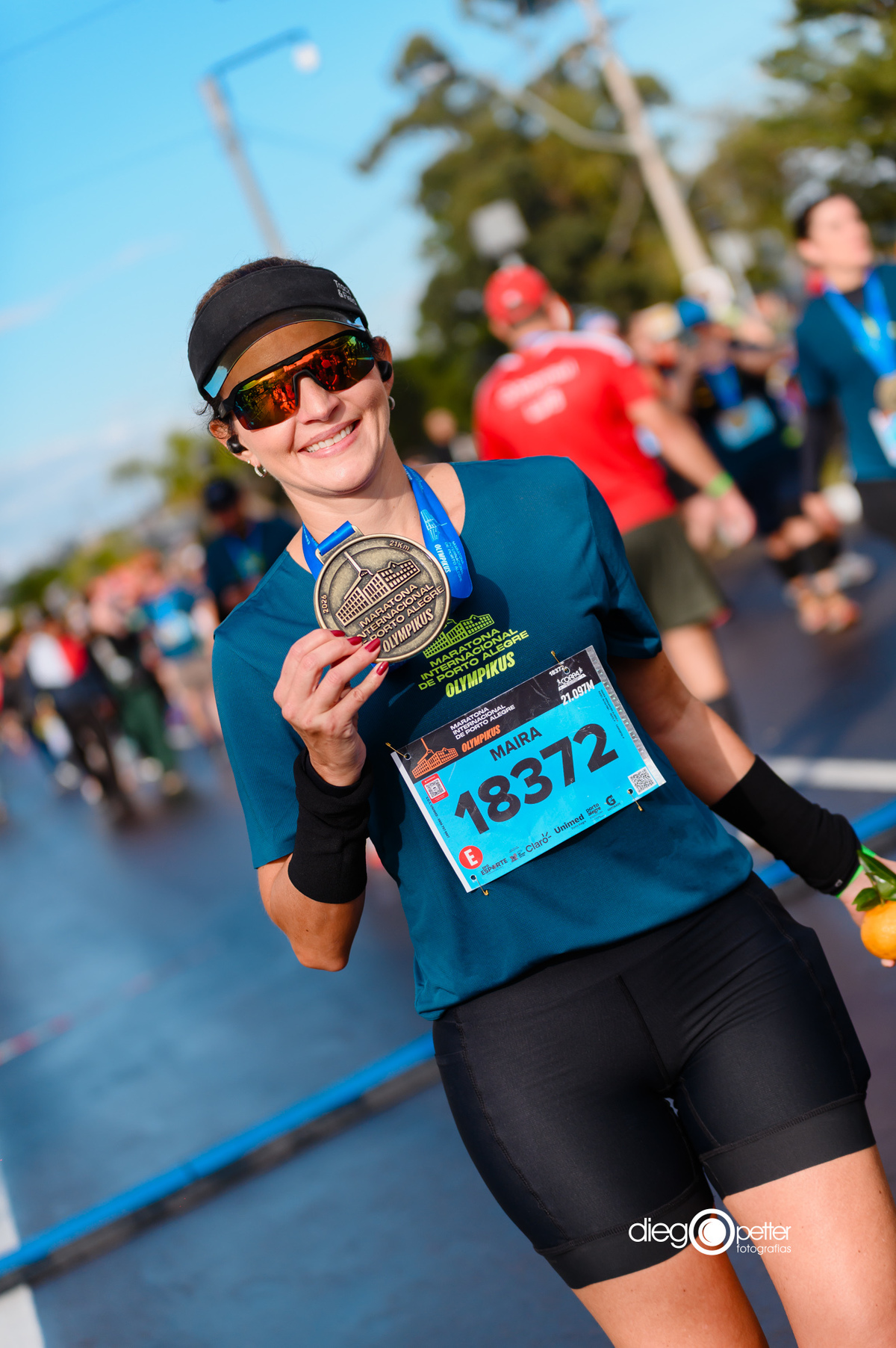 chegada 41ª maratona porto alegre com medalha 18372