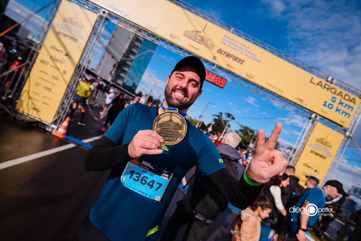 chegada 41ª maratona porto alegre com medalha 13647
