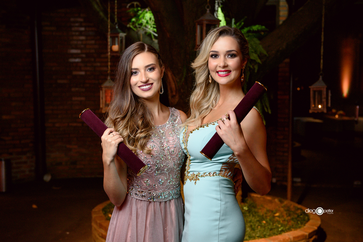 Formatura dupla na Di Basi Casa de Festas