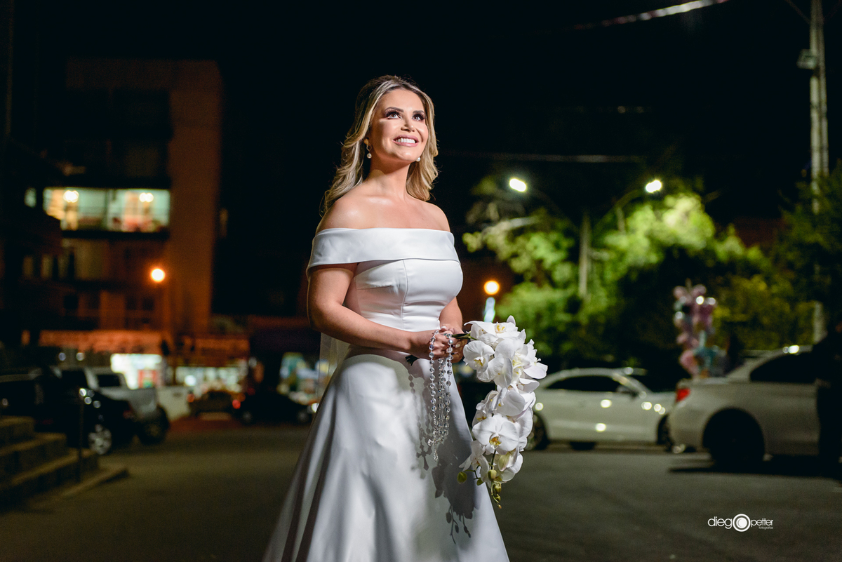 noiva antes de entrar na igreja