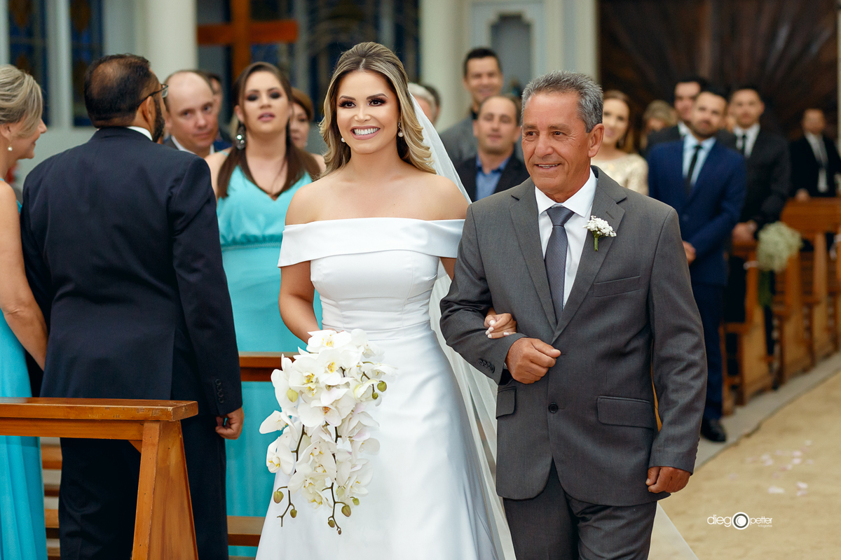 noiva entrando com o pai