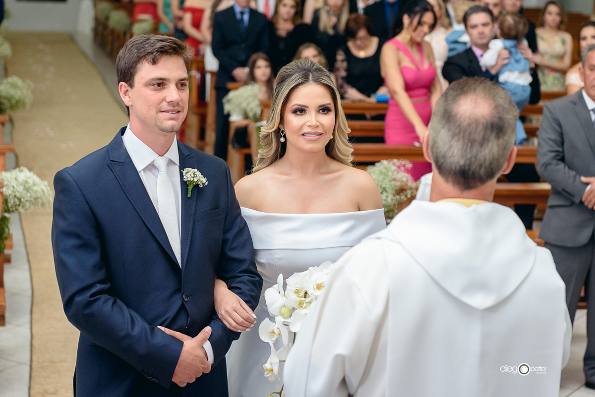 noivos no altar