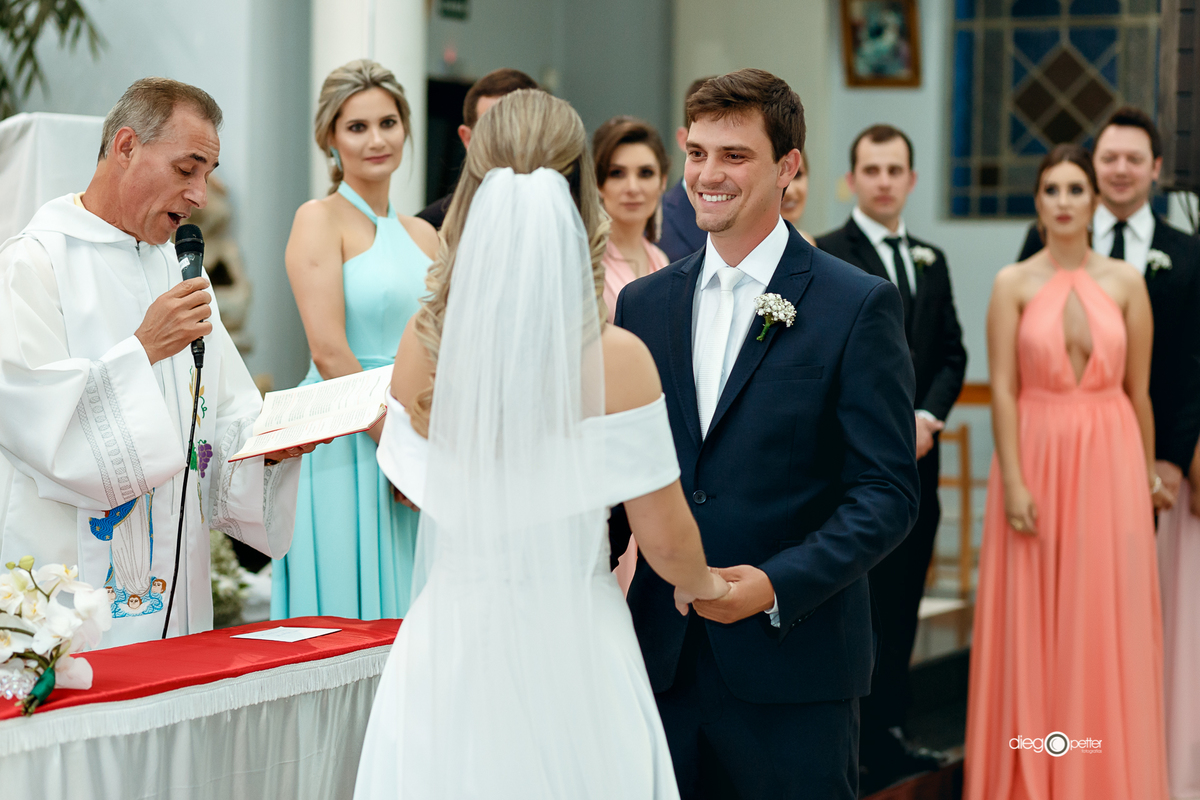 noivos na igreja
