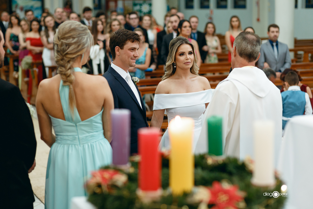 noivos na igreja