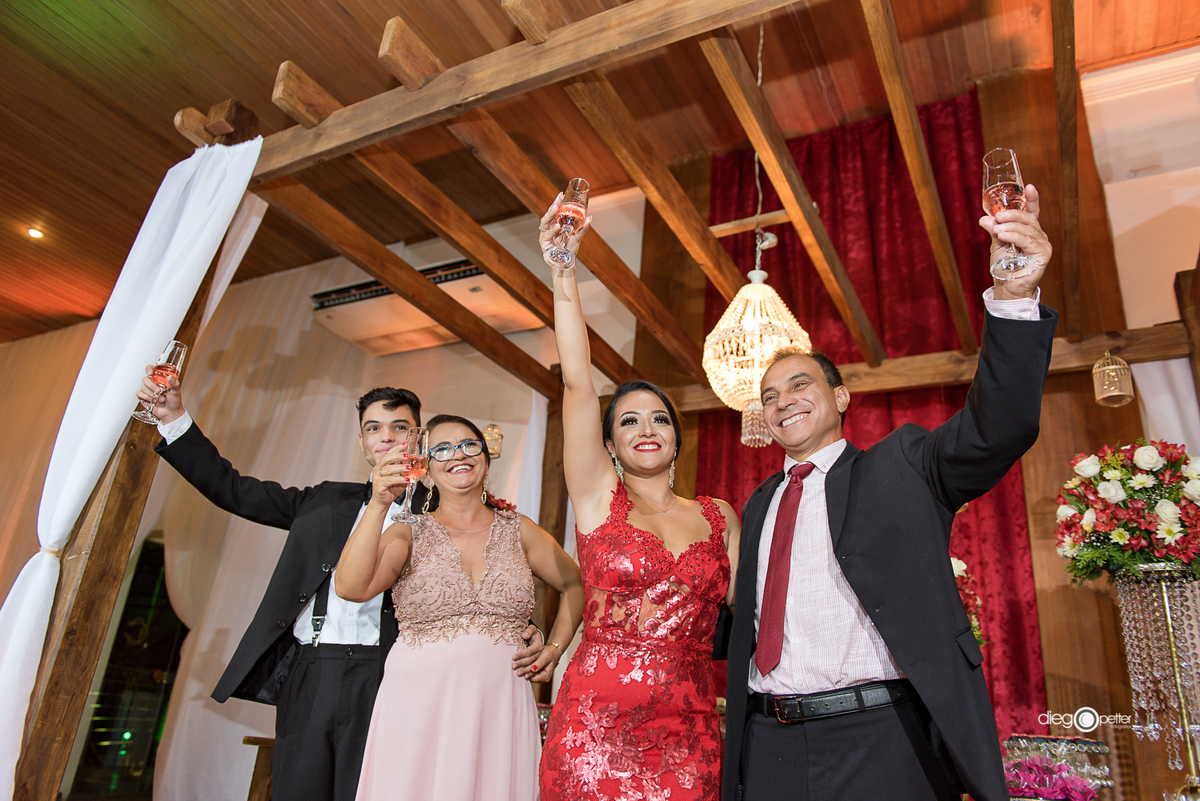 família reunida na formatura