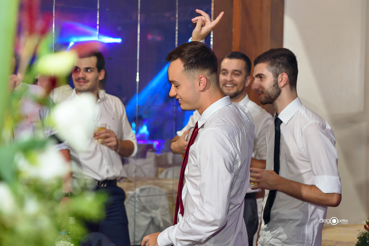 comemoração festa de formatura com amigos