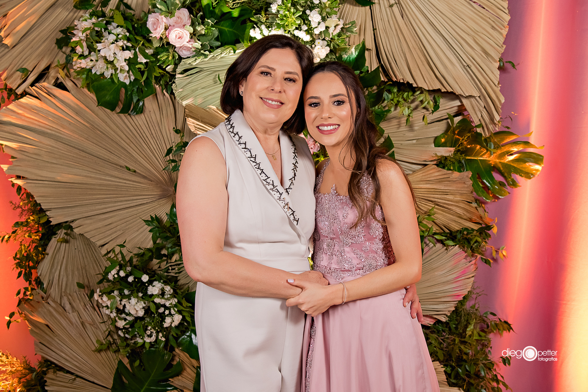 Foto com a mãe Formatura Bibiana Engenharia Mecânica CTG Jango Borges Arvorezinha