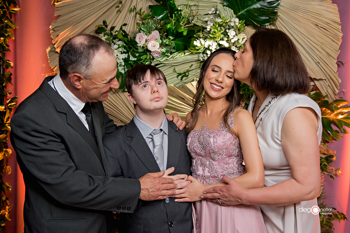 Foto com família Formatura Bibiana Engenharia Mecânica CTG Jango Borges Arvorezinha