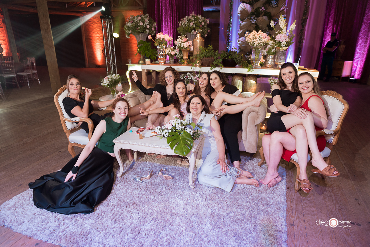 Amigas no final da Festa Formatura Bibiana Engenharia Mecânica CTG Jango Borges Arvorezinha