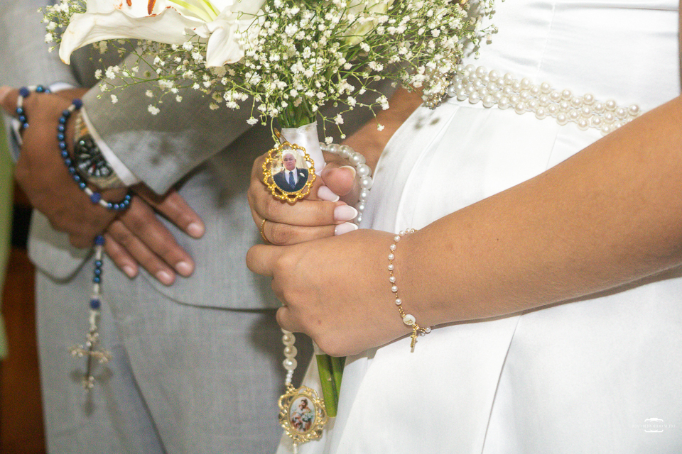 Fotografia de casamento católico em Manaus registrando a história de amor de Raísa e Darlan na Paróquia Santa Cruz. Um casamento religioso marcado pela fé, emoção, família e momentos inesquecíveis.