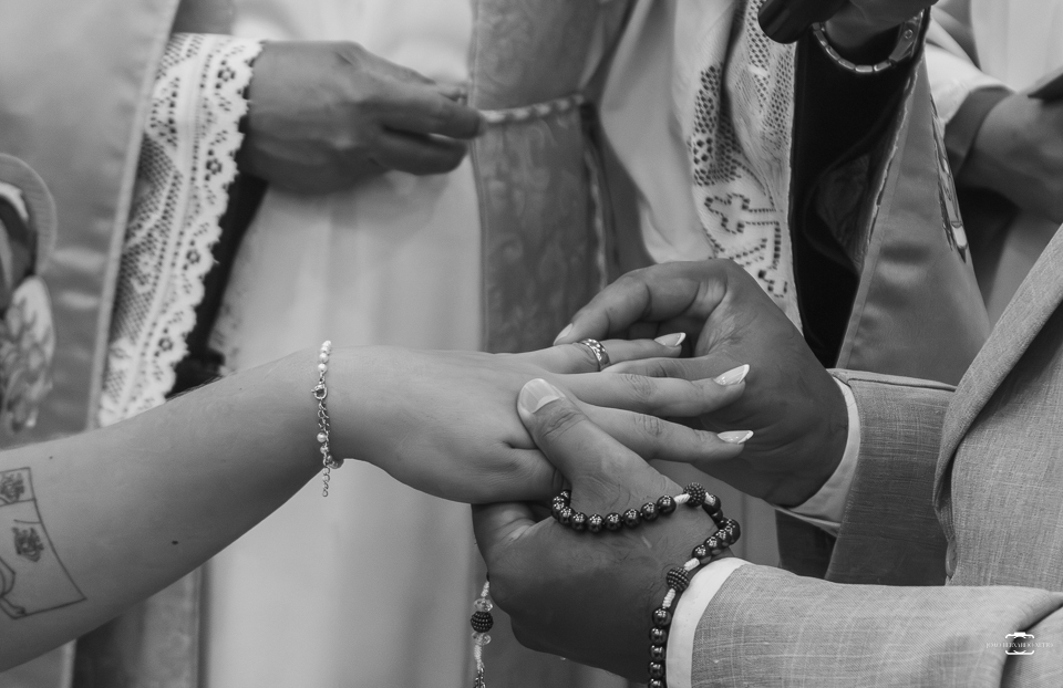 Fotografia de casamento católico em Manaus registrando a história de amor de Raísa e Darlan na Paróquia Santa Cruz. Um casamento religioso marcado pela fé, emoção, família e momentos inesquecíveis.