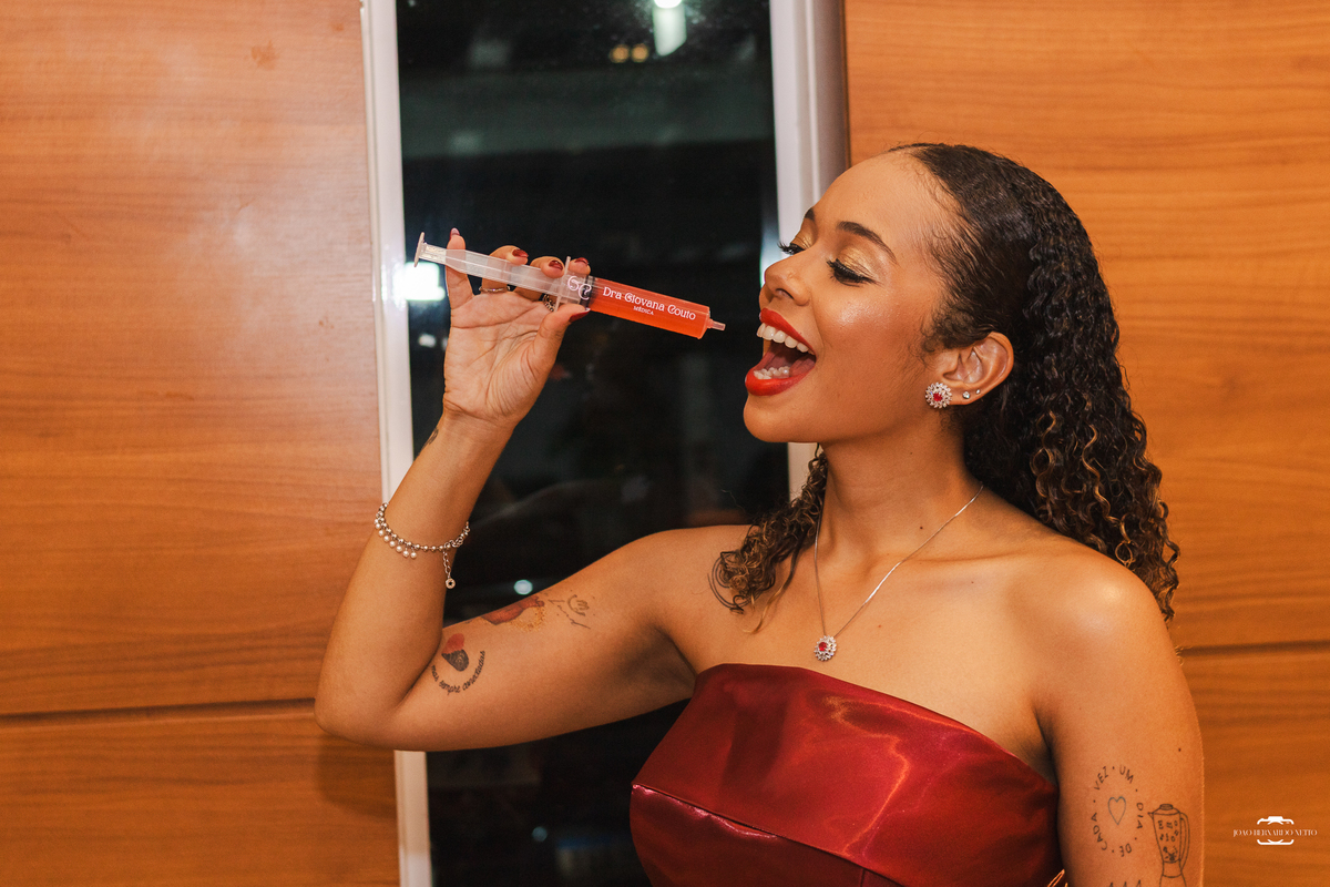 Jantar de formatura da Dra. Giovana Couto em Manaus, Amazonas. Fotografia profissional de formatura que registra conquistas, emoções e momentos especiais com sensibilidade e autenticidade.