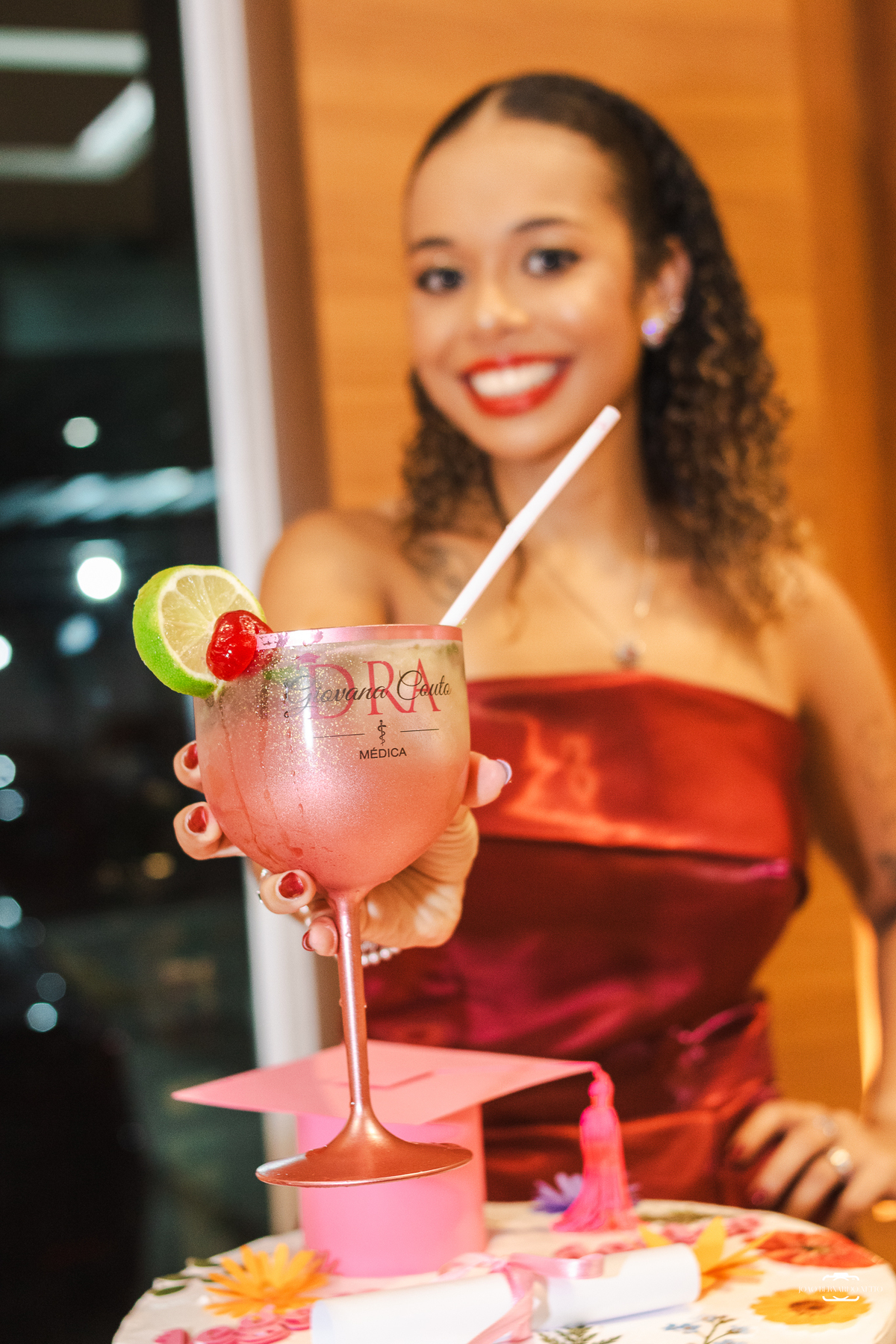 Jantar de formatura da Dra. Giovana Couto em Manaus, Amazonas. Fotografia profissional de formatura que registra conquistas, emoções e momentos especiais com sensibilidade e autenticidade.
