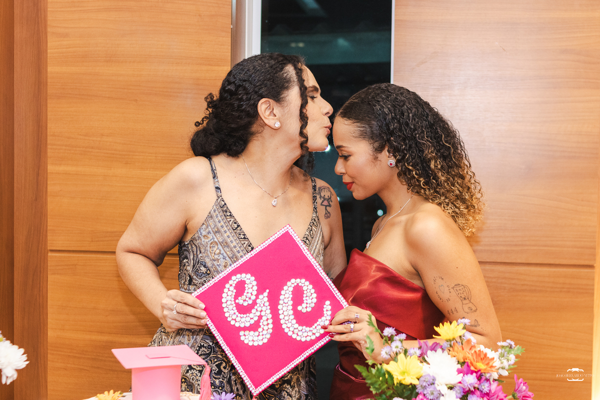 Jantar de formatura da Dra. Giovana Couto em Manaus, Amazonas. Fotografia profissional de formatura que registra conquistas, emoções e momentos especiais com sensibilidade e autenticidade.