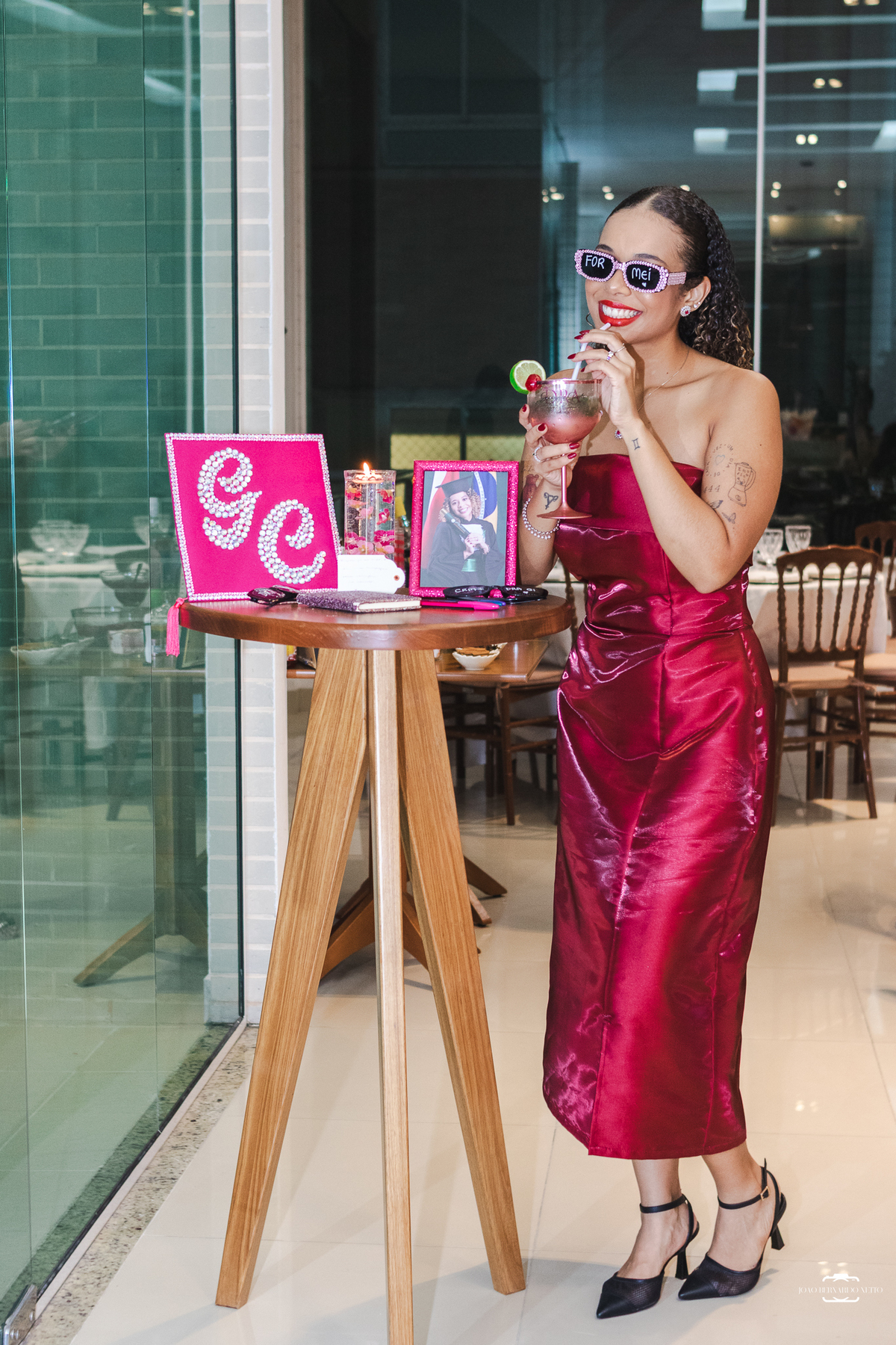 Jantar de formatura da Dra. Giovana Couto em Manaus, Amazonas. Fotografia profissional de formatura que registra conquistas, emoções e momentos especiais com sensibilidade e autenticidade.