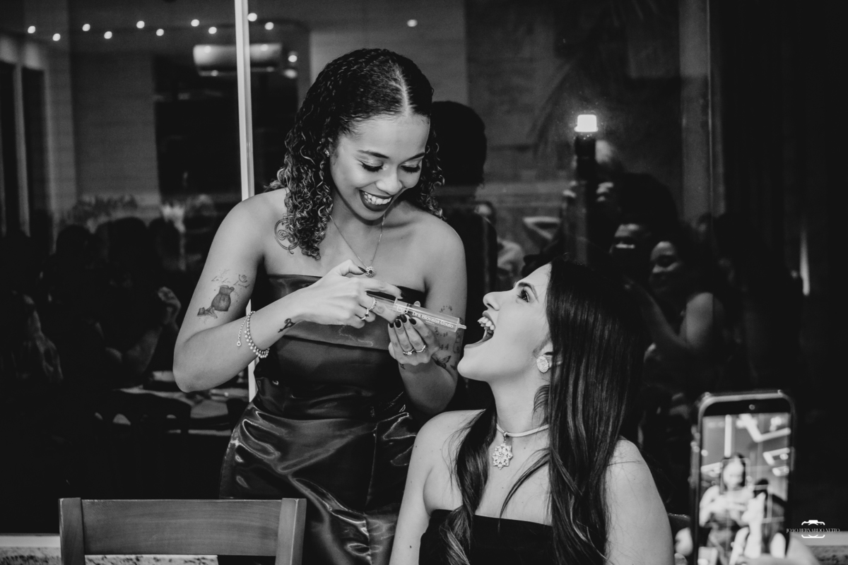Jantar de formatura da Dra. Giovana Couto em Manaus, Amazonas. Fotografia profissional de formatura que registra conquistas, emoções e momentos especiais com sensibilidade e autenticidade.