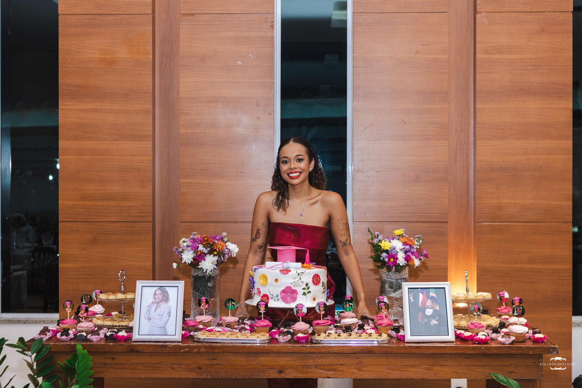 Jantar de formatura da Dra. Giovana Couto em Manaus, Amazonas. Fotografia profissional de formatura que registra conquistas, emoções e momentos especiais com sensibilidade e autenticidade.