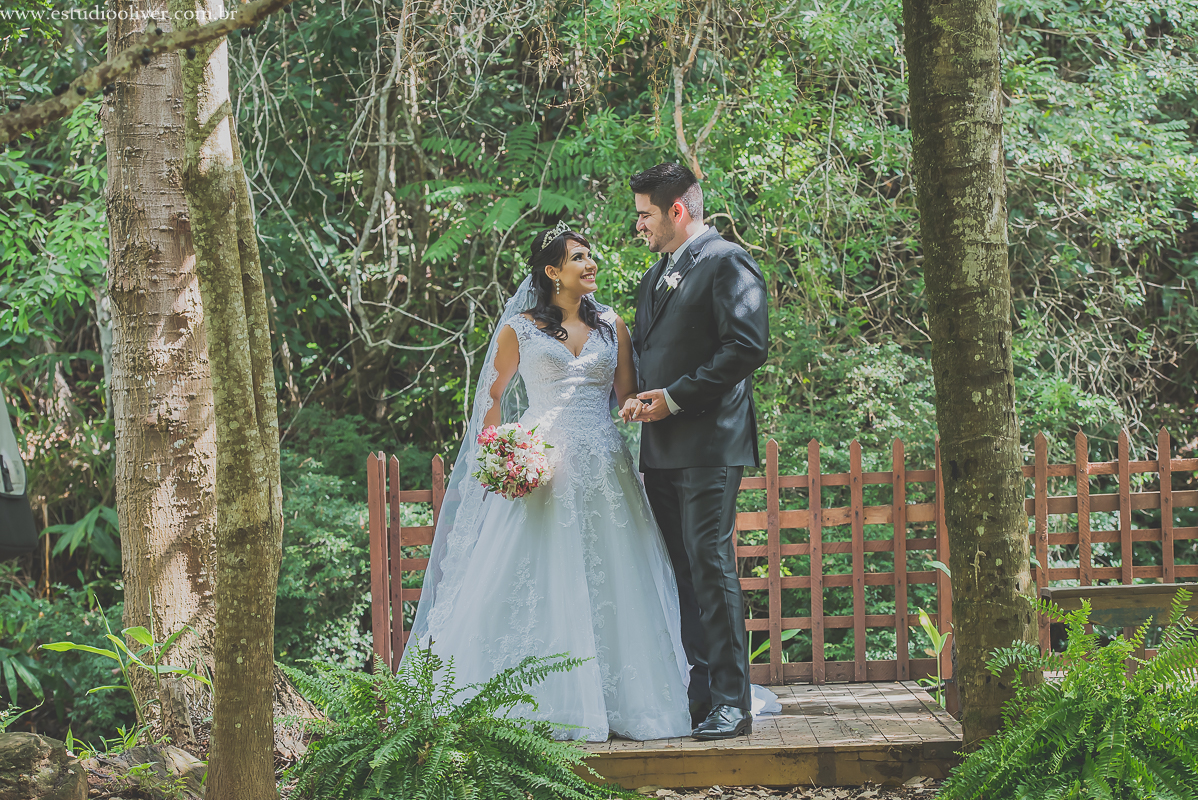 pós casamento,  fotos de pós casamento, fotos romântica, ,  buque lilas, buquelindo, vestido de noiva,  fotografia de noivos, fotos de noivas, fotografo criativo, ensaio pós casamento,  fotos vintage,  joão paulo oliver, 