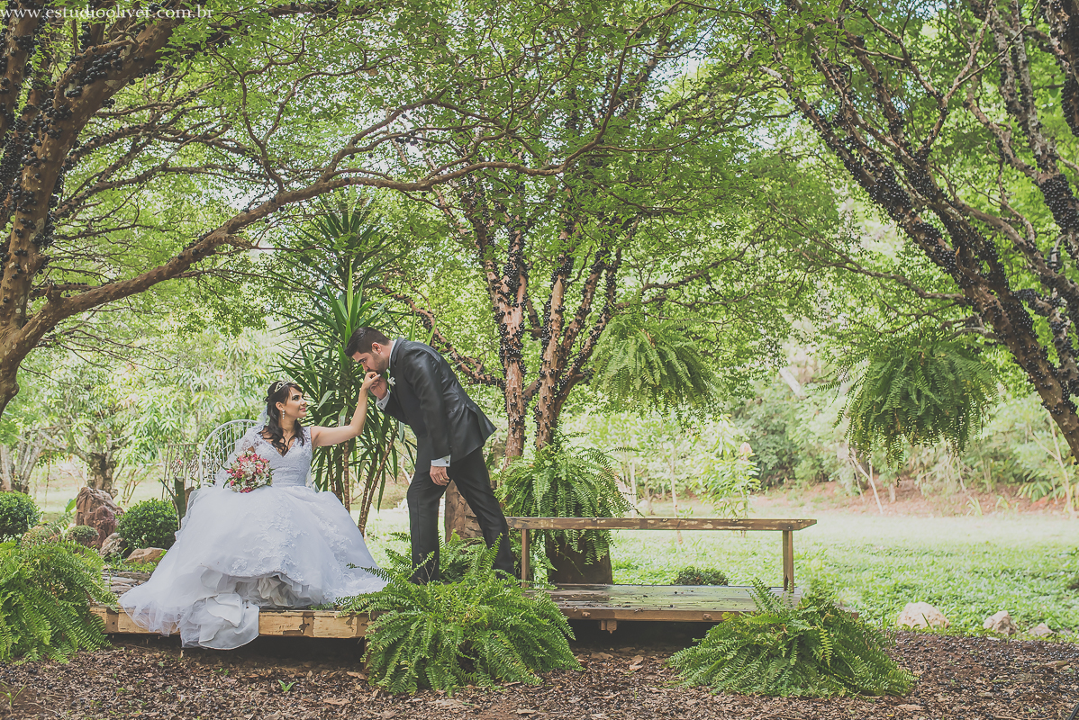pós casamento,  fotos de pós casamento, fotos romântica, ,  buque lilas, buquelindo, vestido de noiva,  fotografia de noivos, fotos de noivas, fotografo criativo, ensaio pós casamento,  fotos vintage,  joão paulo oliver, 