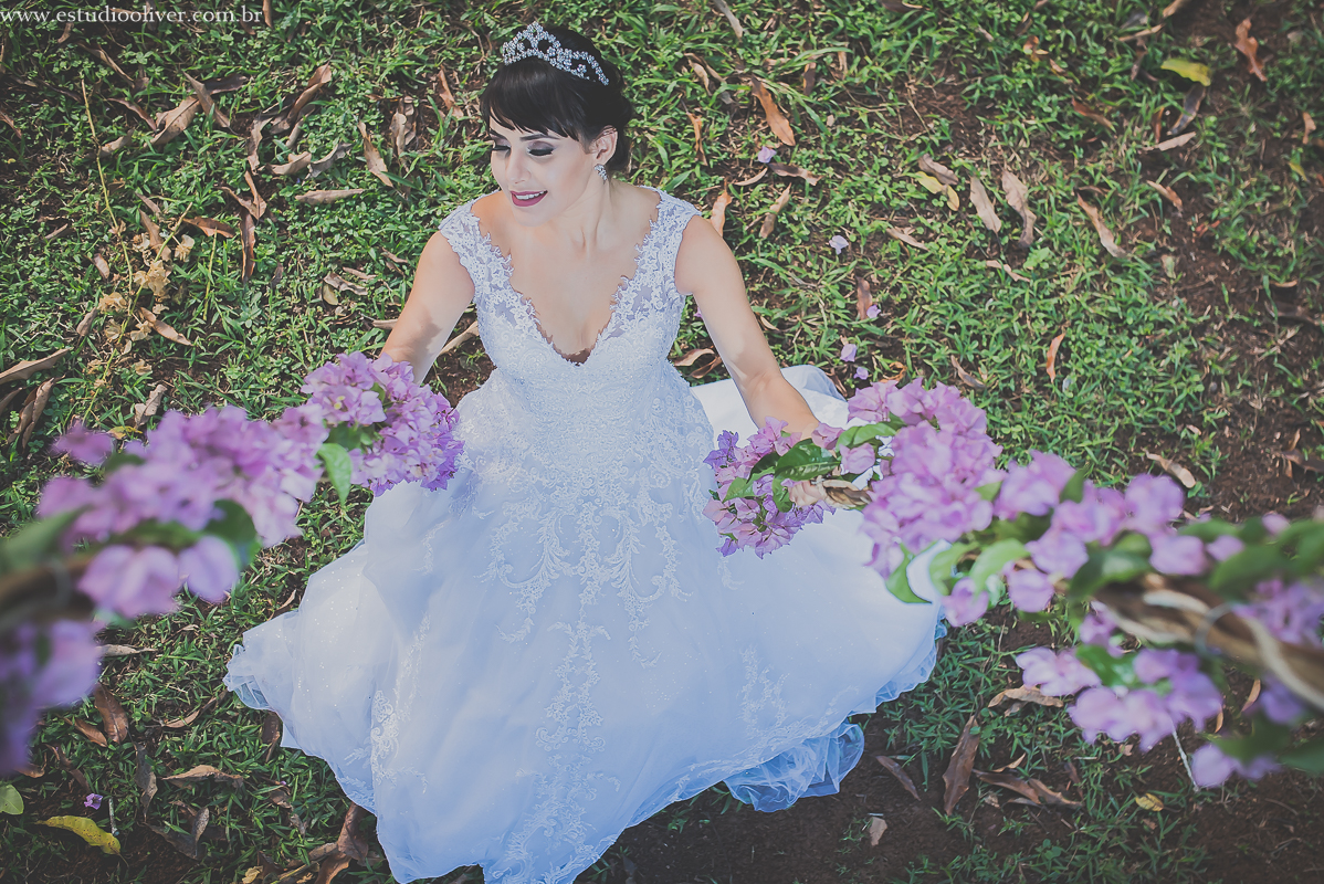 pós casamento,  fotos de pós casamento, fotos romântica, ,  buque lilas, buquelindo, vestido de noiva,  fotografia de noivos, fotos de noivas, fotografo criativo, ensaio pós casamento,  fotos vintage,  joão paulo oliver, 