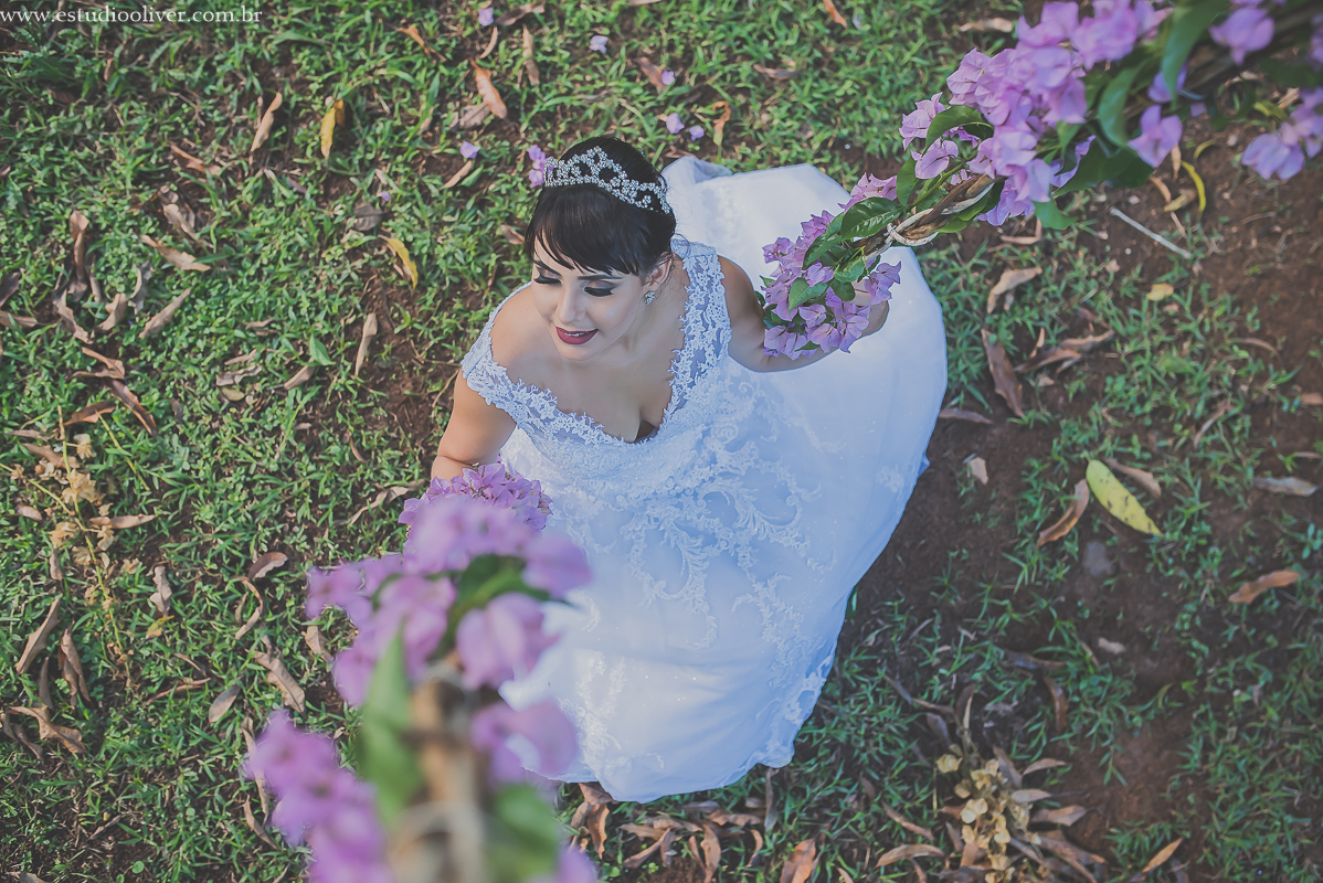 pós casamento,  fotos de pós casamento, fotos romântica, ,  buque lilas, buquelindo, vestido de noiva,  fotografia de noivos, fotos de noivas, fotografo criativo, ensaio pós casamento,  fotos vintage,  joão paulo oliver, 