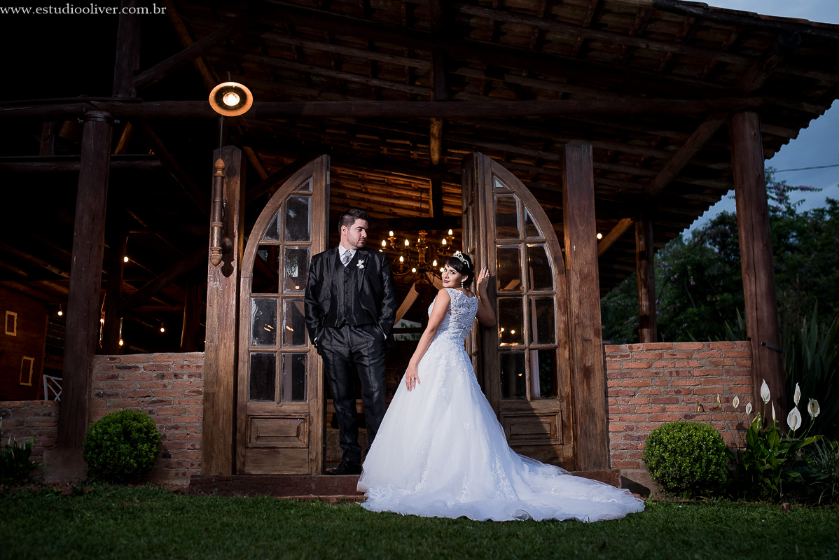 pós casamento,  fotos de pós casamento, fotos romântica, ,  buque lilas, buquelindo, vestido de noiva,  fotografia de noivos, fotos de noivas, fotografo criativo, ensaio pós casamento,  fotos vintage,  joão paulo oliver, 
