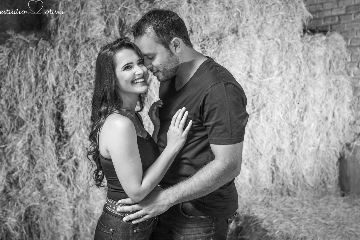 amor,casamento, cerimonia, dia especial, emoção,  Estudio Oliver, externas, festa, filmagem, foto, pre casamento diferente save the date lugar lindo cavalo chapeu local verde 