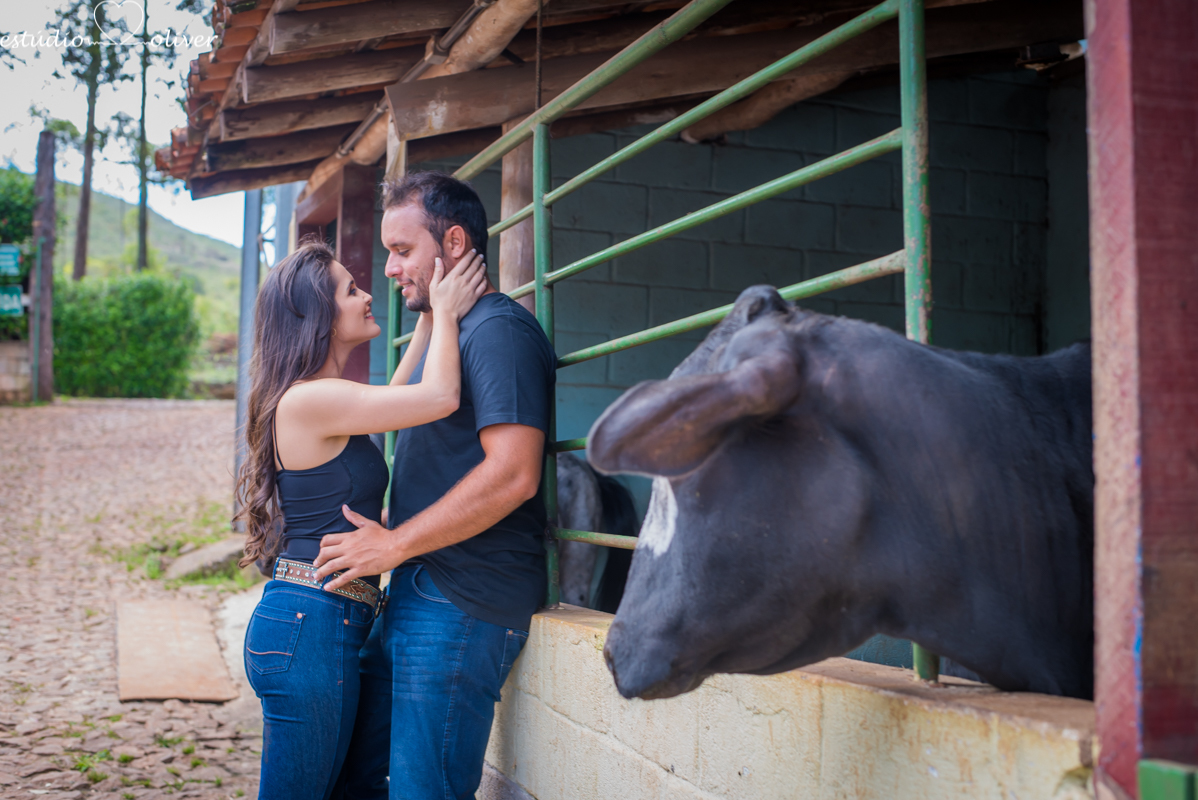 Estudio Oliver, externas, festa, filmagem, foto, pre casamento diferente save the date lugar lindo cavalo chapeu local verde 