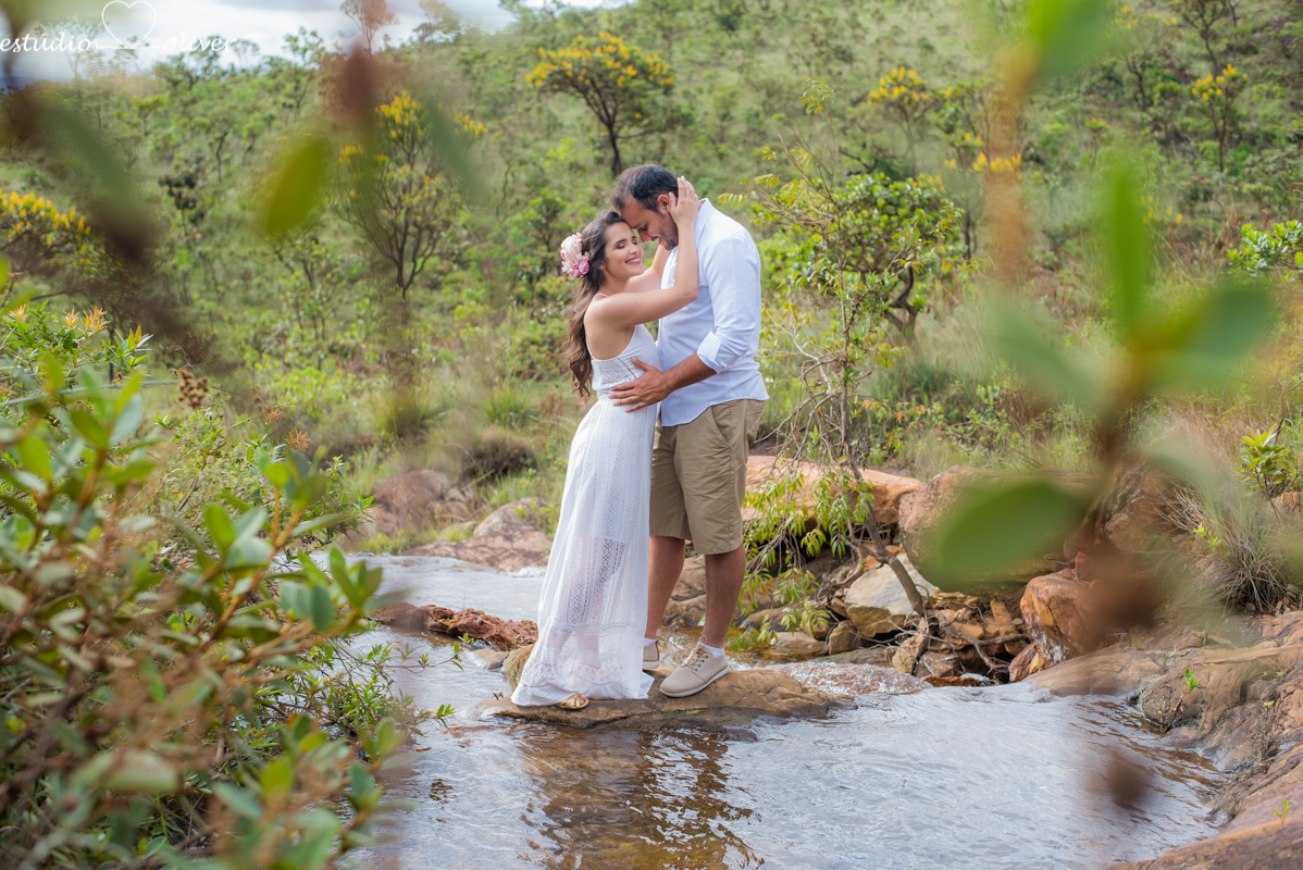 Estudio Oliver, externas, festa, filmagem, foto, pre casamento diferente save the date lugar lindo cavalo chapeu local verde 