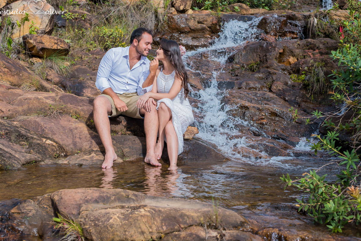 Estudio Oliver, externas, festa, filmagem, foto, pre casamento diferente save the date lugar lindo cavalo chapeu local verde 